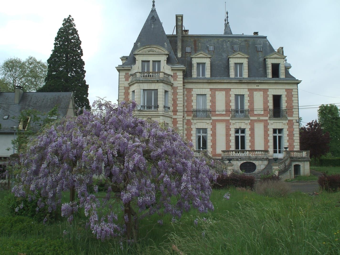 castle 42 rooms for sale on ST BIEZ EN BELIN (72220) castle 42 rooms for sale on ST BIEZ EN BELIN (72220)