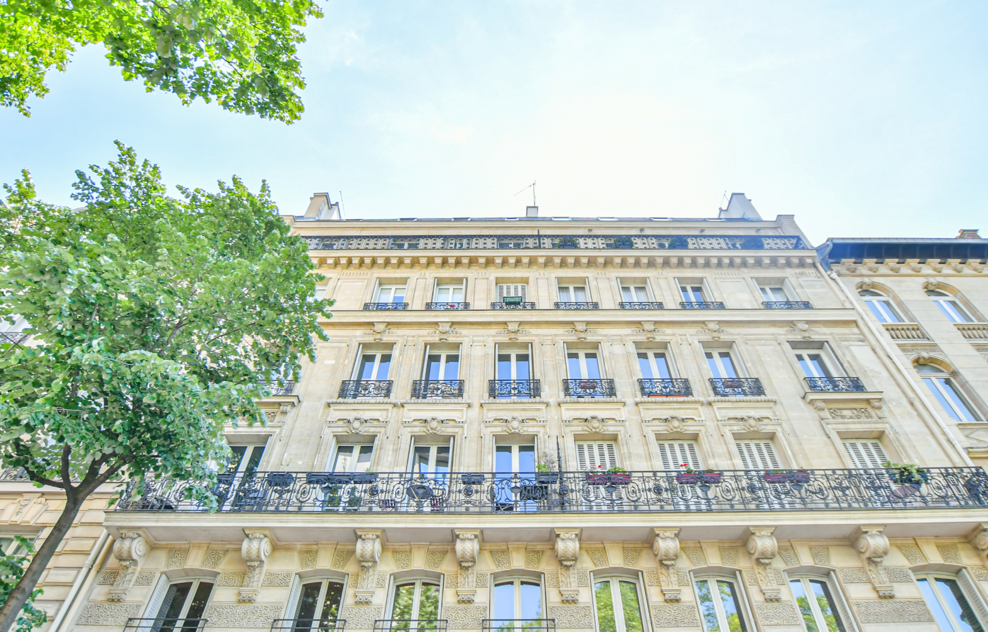 apartment 5 rooms for sale on PARIS (75116)