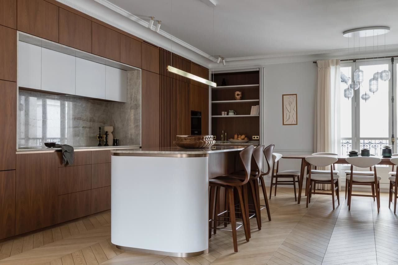 Aпартаменты 6 комнаты в продаже на PARIS (75008)