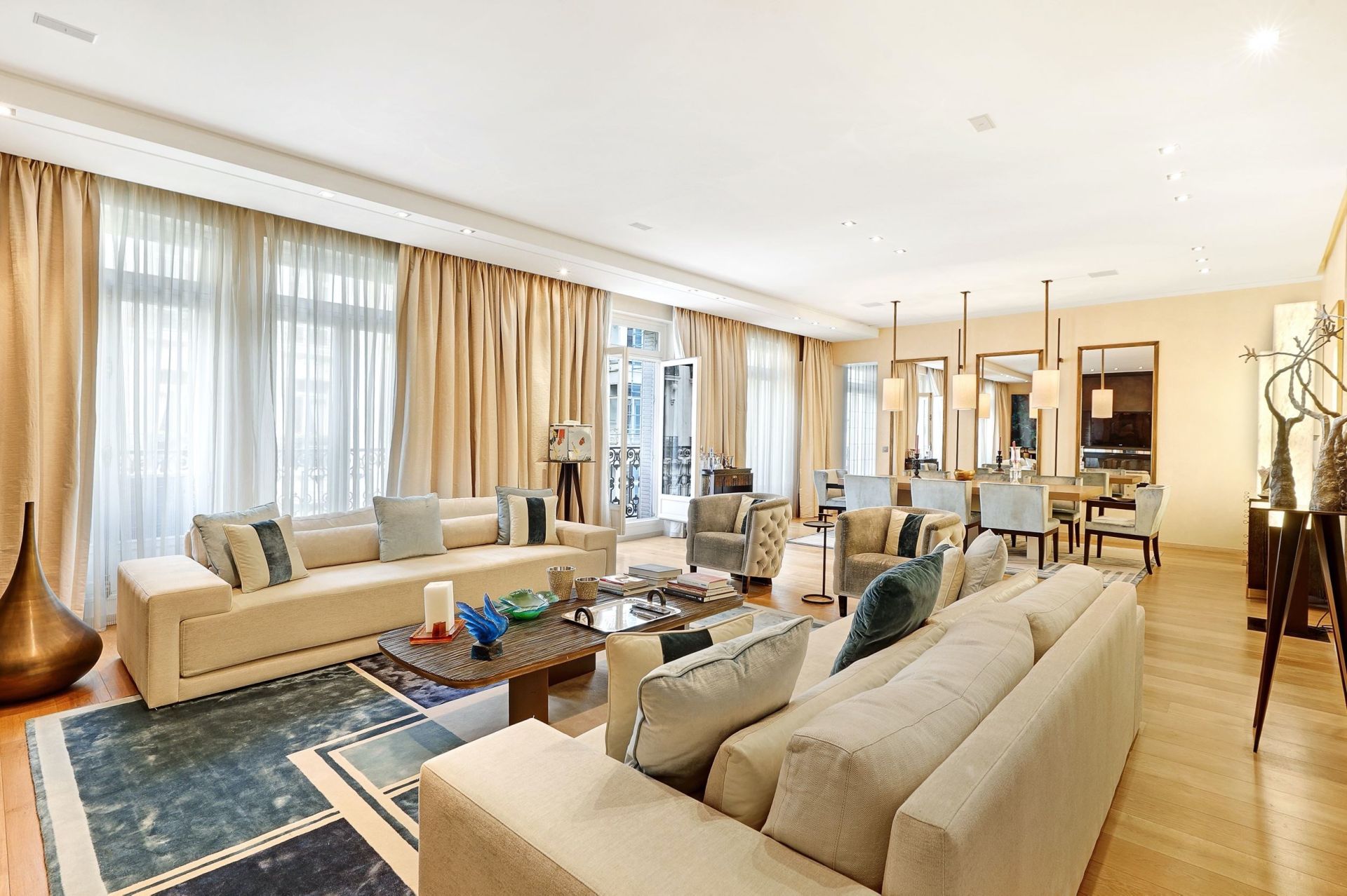 apartment 5 rooms for sale on PARIS (75008)