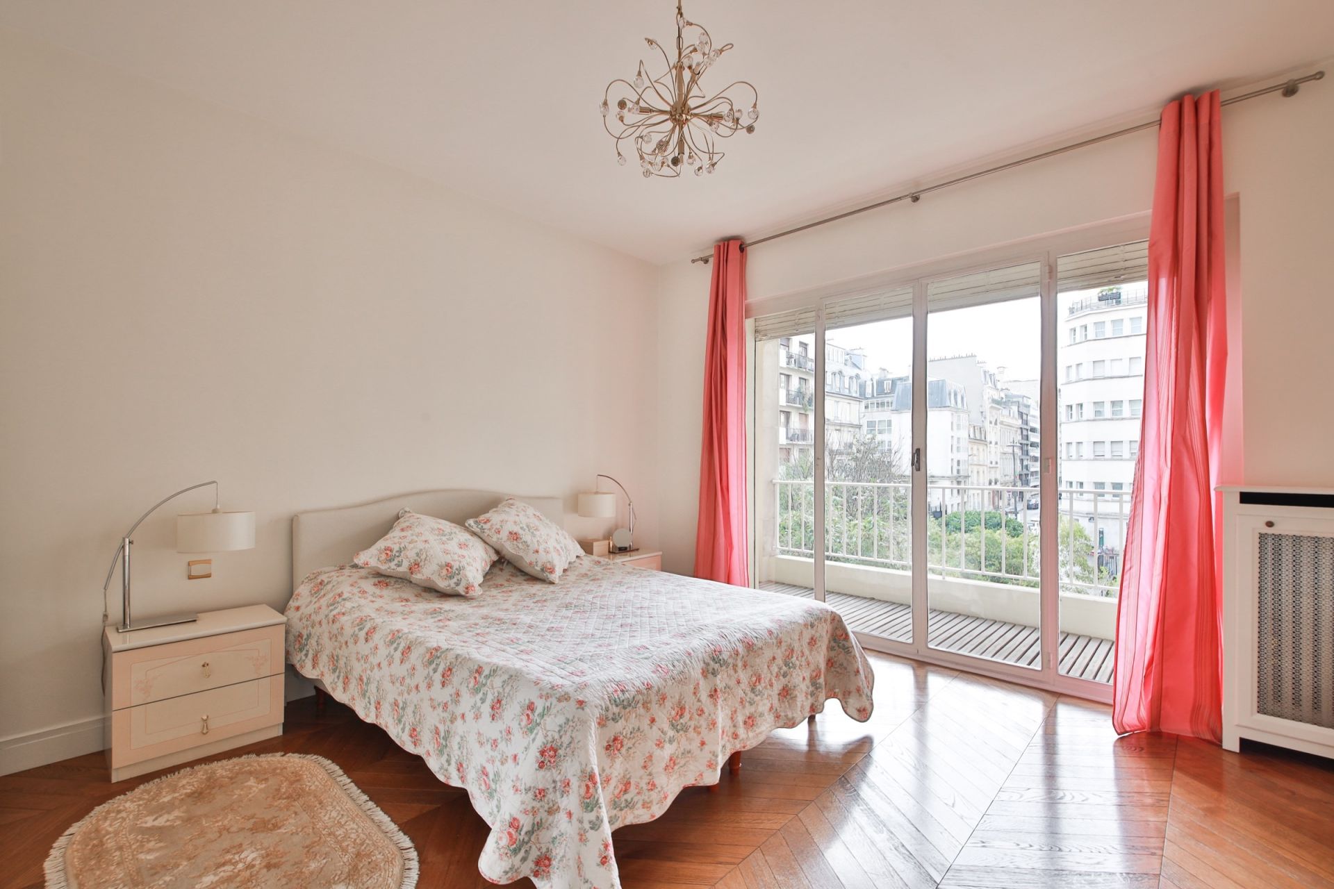 Aпартаменты 5 комнаты в продаже на PARIS (75016)