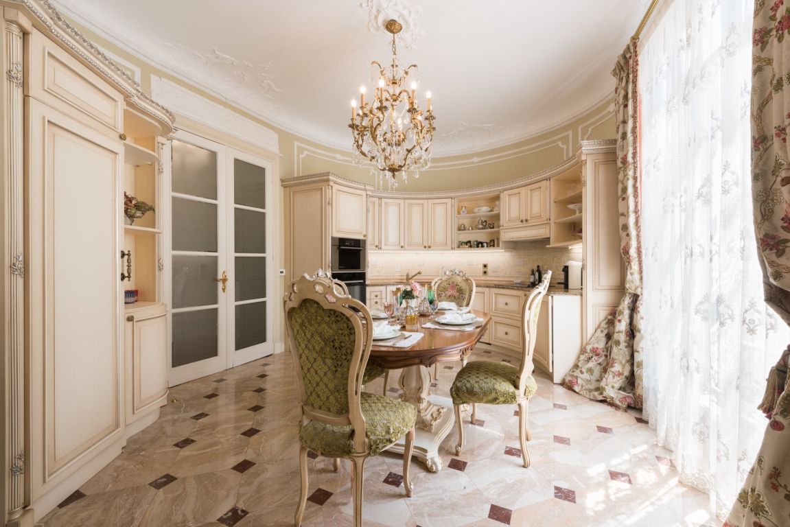 Aпартаменты 4 комнаты в продаже на PARIS (75016)