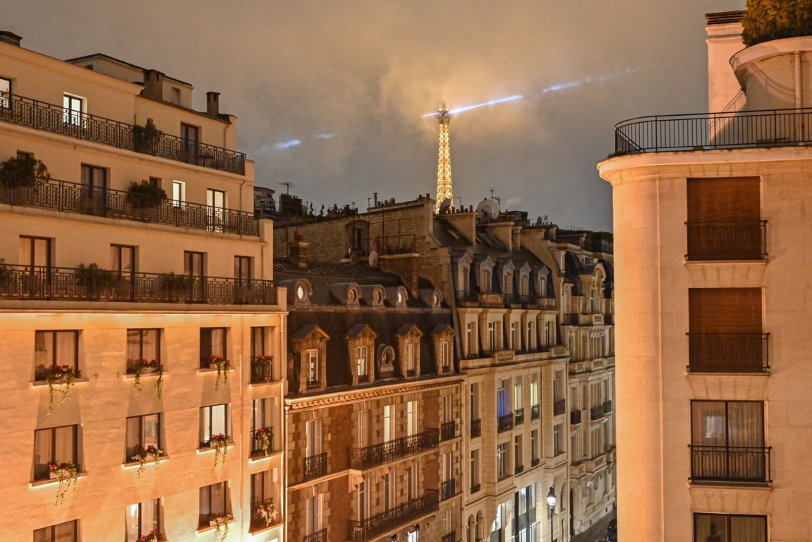 Aпартаменты 5 комнаты в продаже на PARIS (75008)