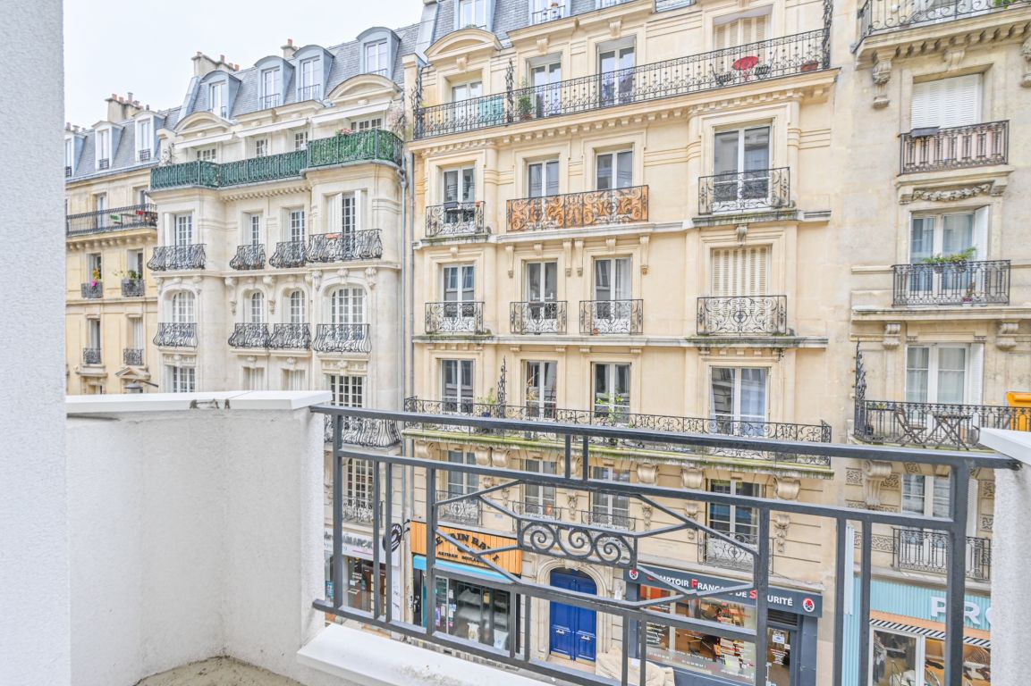 Aпартаменты 3 комнаты в продаже на PARIS (75018)