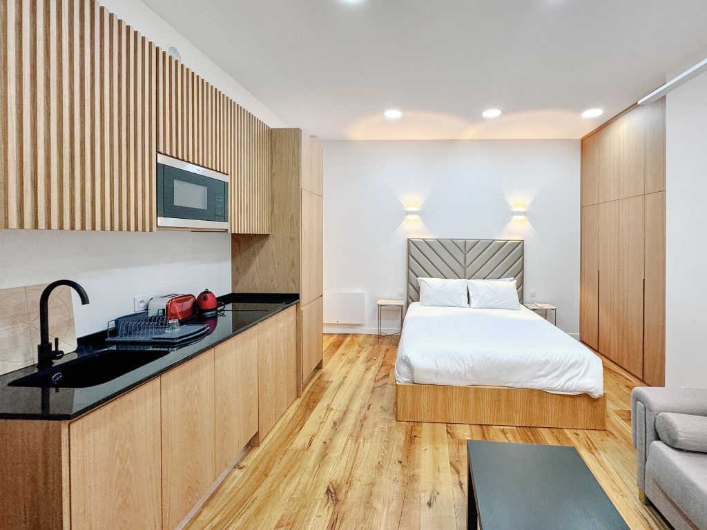 apartment 3 rooms for sale on PARIS (75008)