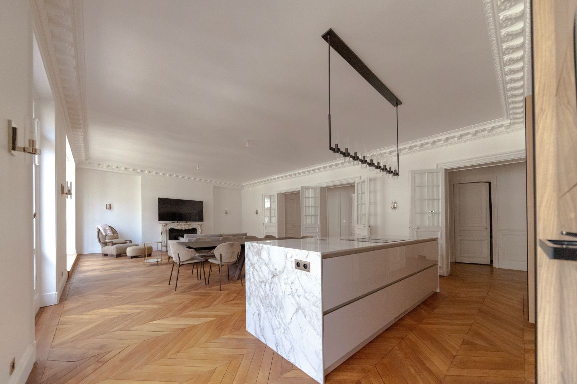 apartment 7 rooms for sale on PARIS (75008)