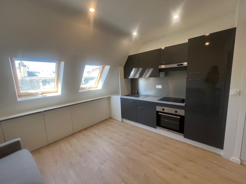 apartment 1 room for rent on PARIS (75008)