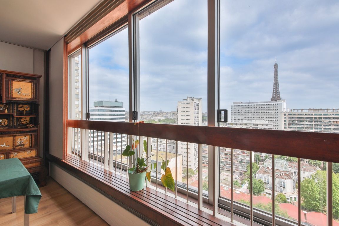 Aпартаменты 4 комнаты в продаже на PARIS (75015)