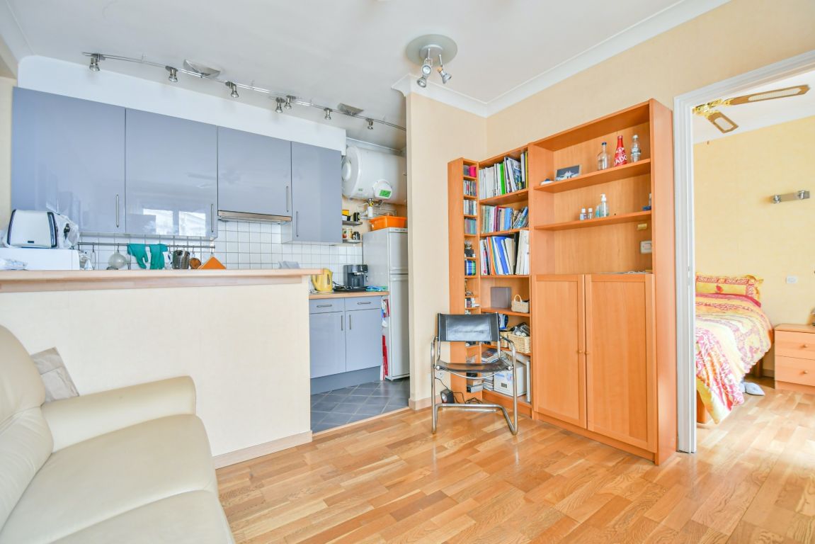 Aпартаменты 2 комнаты в продаже на PARIS (75011)