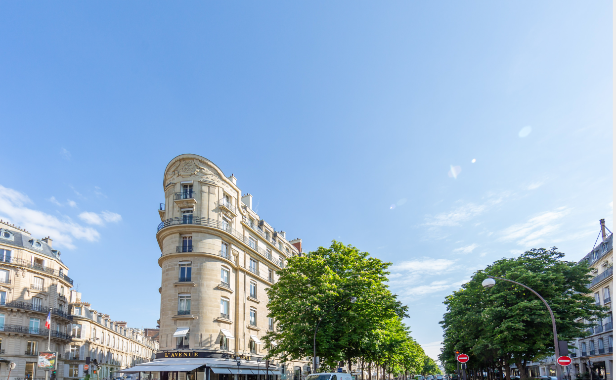 Aпартаменты 3 комнаты в продаже на PARIS (75008)