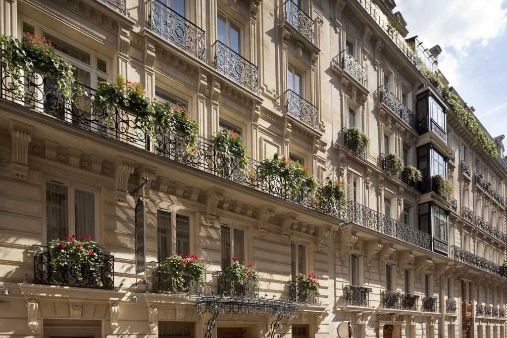 Aпартаменты 3 комнаты в продаже на PARIS (75008)