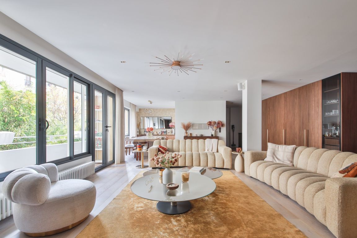 apartment 6 rooms for sale on PARIS (75116)