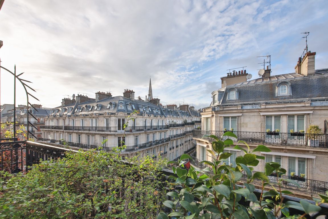 apartment 4 rooms for sale on PARIS (75008)