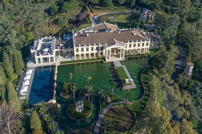 Le Palais Vénitien de Cannes : une vente qui marque le marché de prestige 